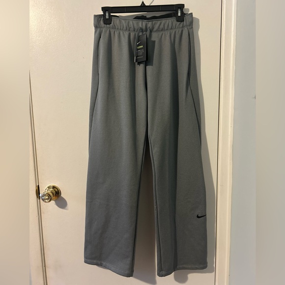 Nike Woman’s Therma Fleece Training Loose Fit Pants,Grey Color, Size Small - Picture 2 of 10